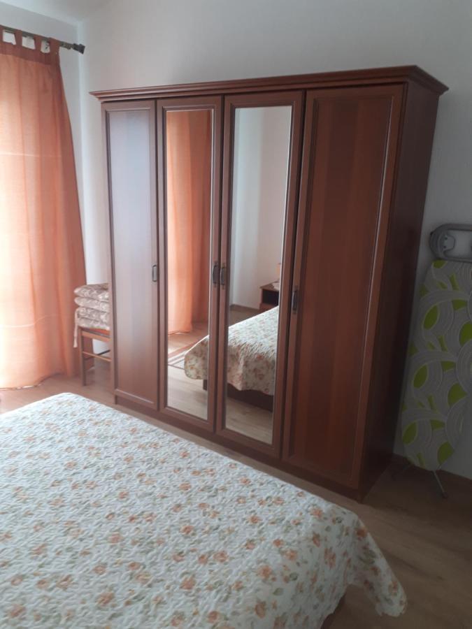 Apartments Makaus Kampor Ngoại thất bức ảnh