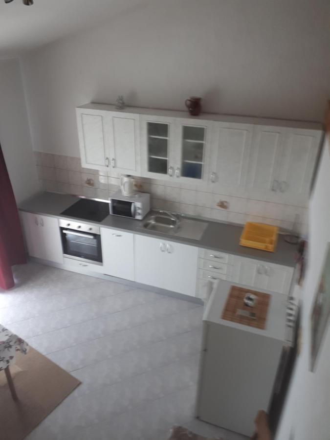 Apartments Makaus Kampor Ngoại thất bức ảnh