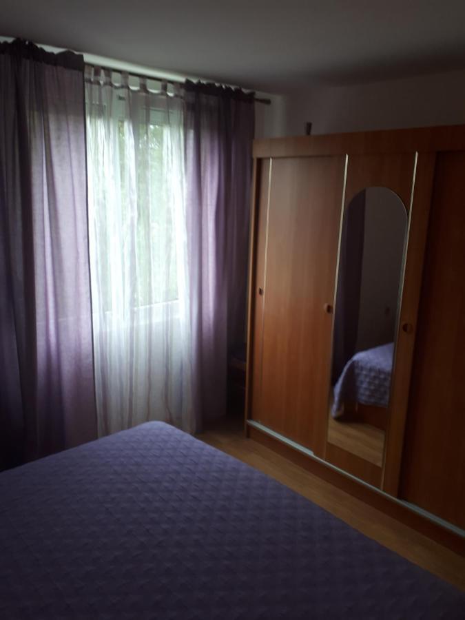 Apartments Makaus Kampor Ngoại thất bức ảnh