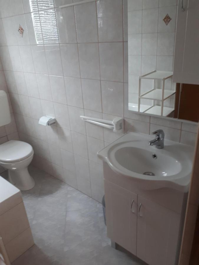Apartments Makaus Kampor Ngoại thất bức ảnh