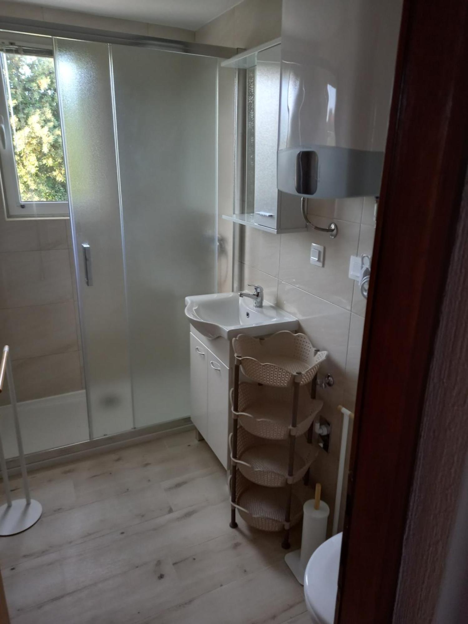 Apartments Makaus Kampor Ngoại thất bức ảnh