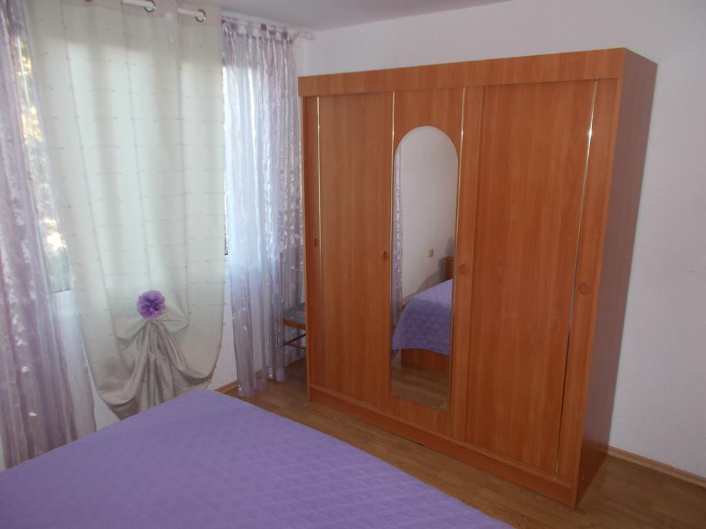 Apartments Makaus Kampor Ngoại thất bức ảnh